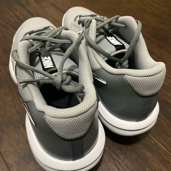 NEW Nike Alpha Huarache Varsity Grey size 9 womens softball cleats - Picture 4 of 7